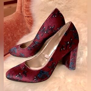Libby Edelman Burgundy Floral Velvet Heels Size 7.5